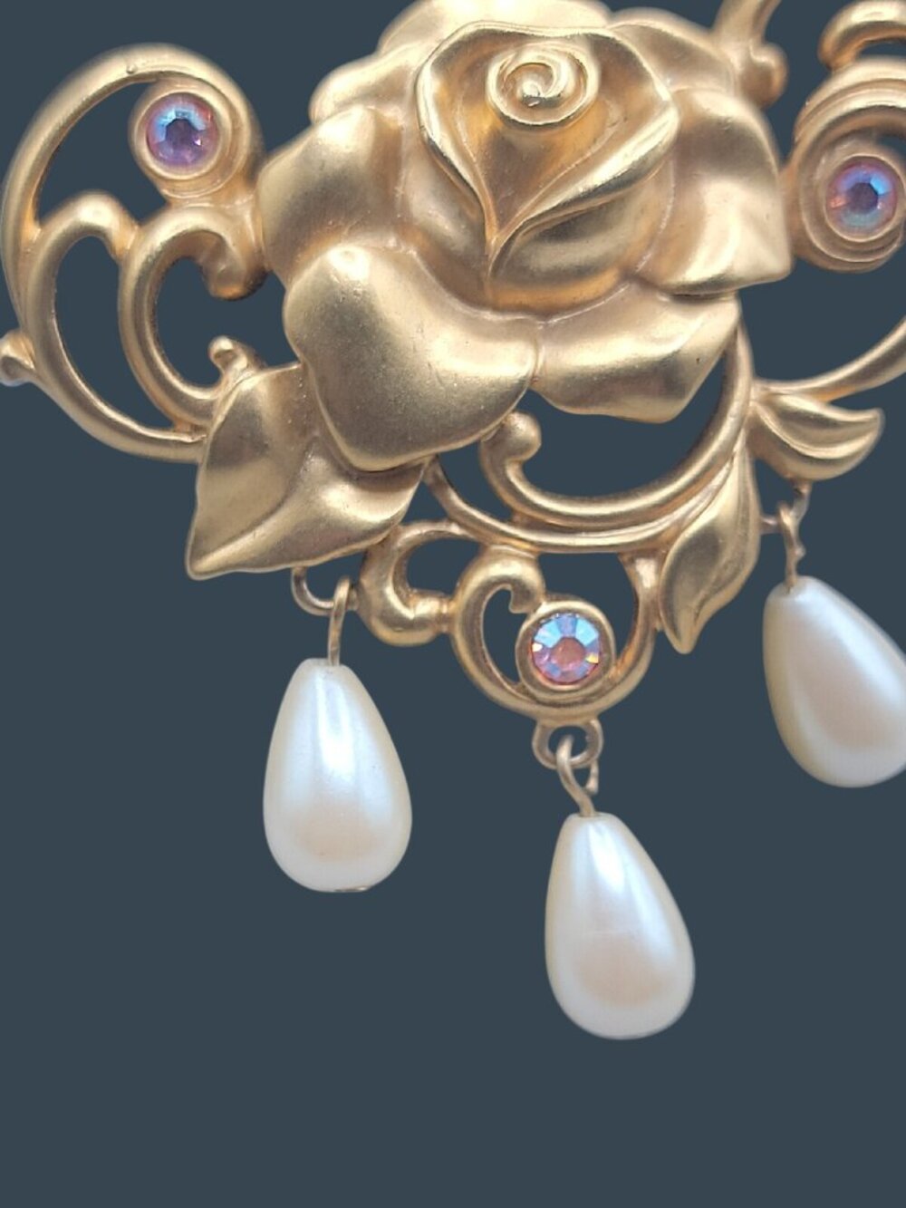VTG Avon Rose Brooch Gold Tone Pink Aurora Borealis Rhinestones Faux Pearl Rare - Picture 7 of 10